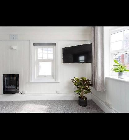 Driftwood Luxury Apartment Lyme Regis Exterior photo